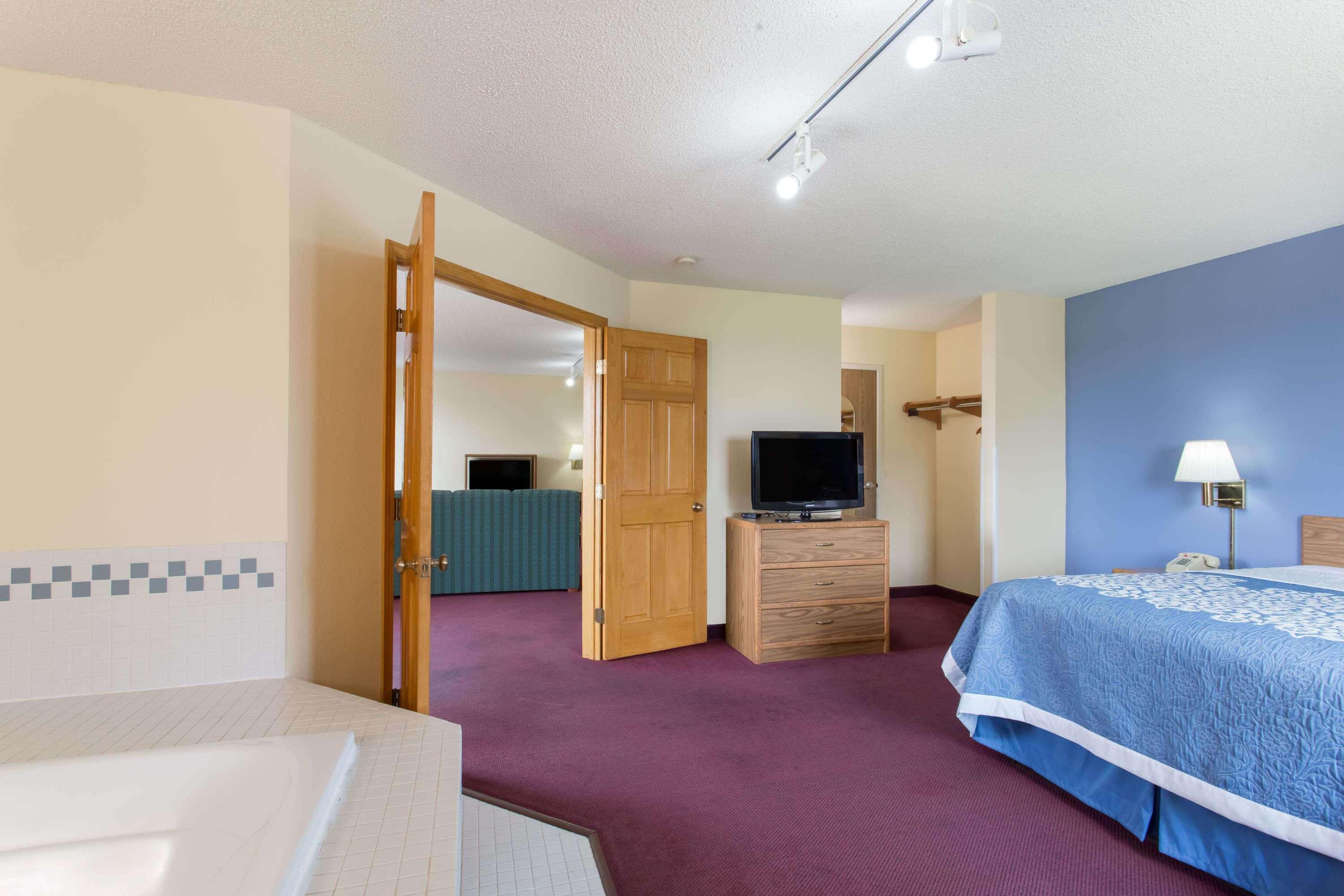 Days Inn By Wyndham Johnson Creek Buitenkant foto